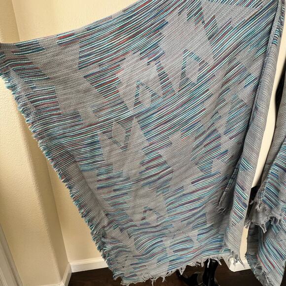 Francesca’s Collections blue gray geo sweater kimono open cardigan poncho - Picture 4 of 6